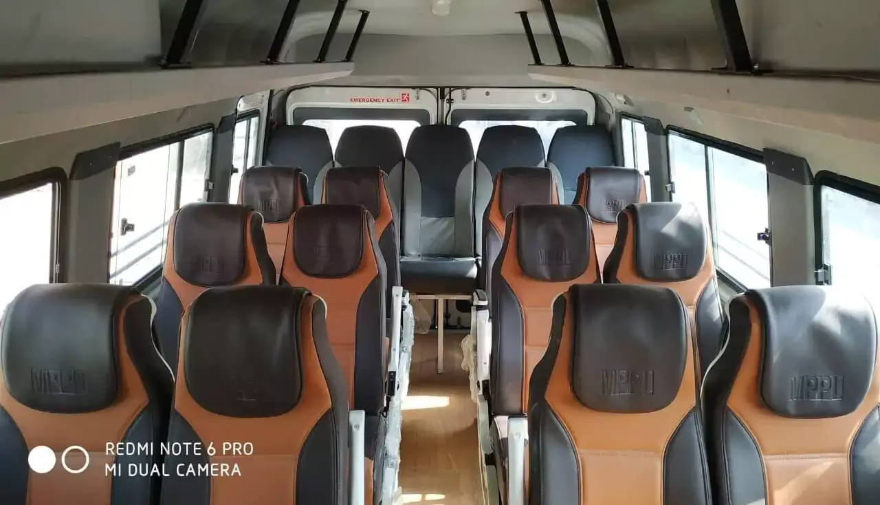 18 seater tempo traveller